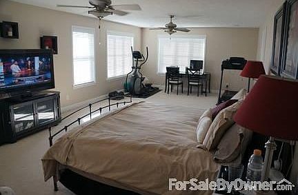 Master bedroom
						:
						Very spacious and private