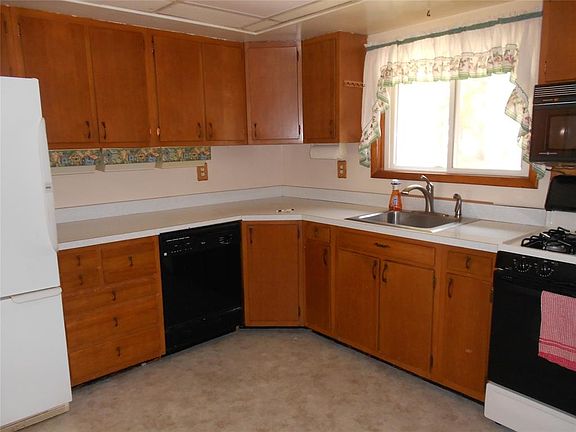 5th image of 13 Deborah Dr