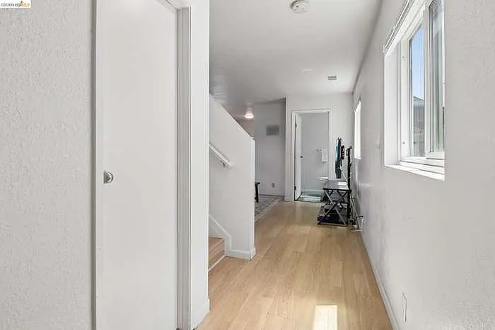 874 Pine St — Photo 3