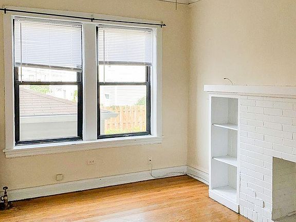 2nd image of 2612 W Gunnison St APT 1R