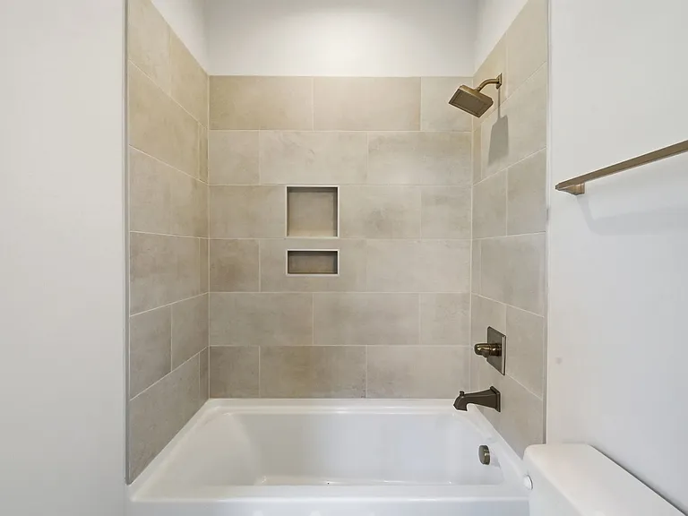 2428 Runnymede Ln — Photo 49