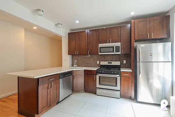 Rented by REZI | media 8