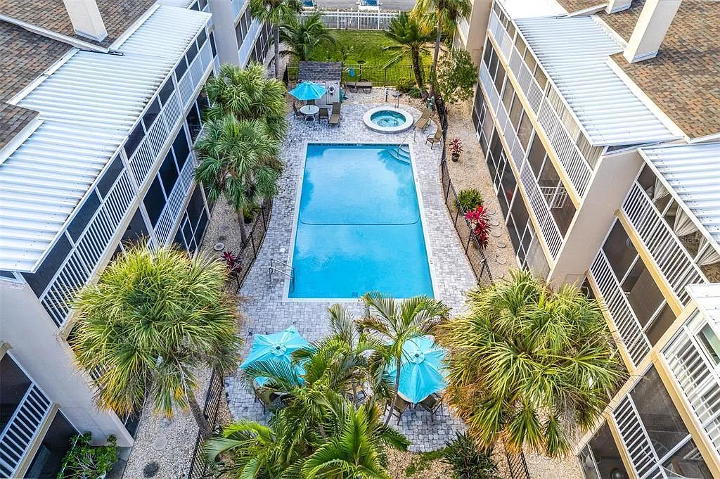 2 bed, 2.5 bath, 2200 sqft, $3,500 — Photo 1