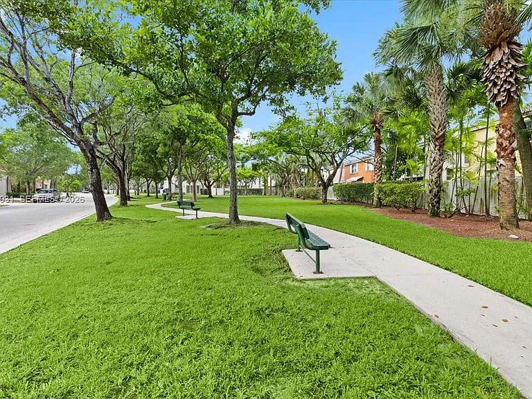 5014 SW 155th Ter — Photo 40