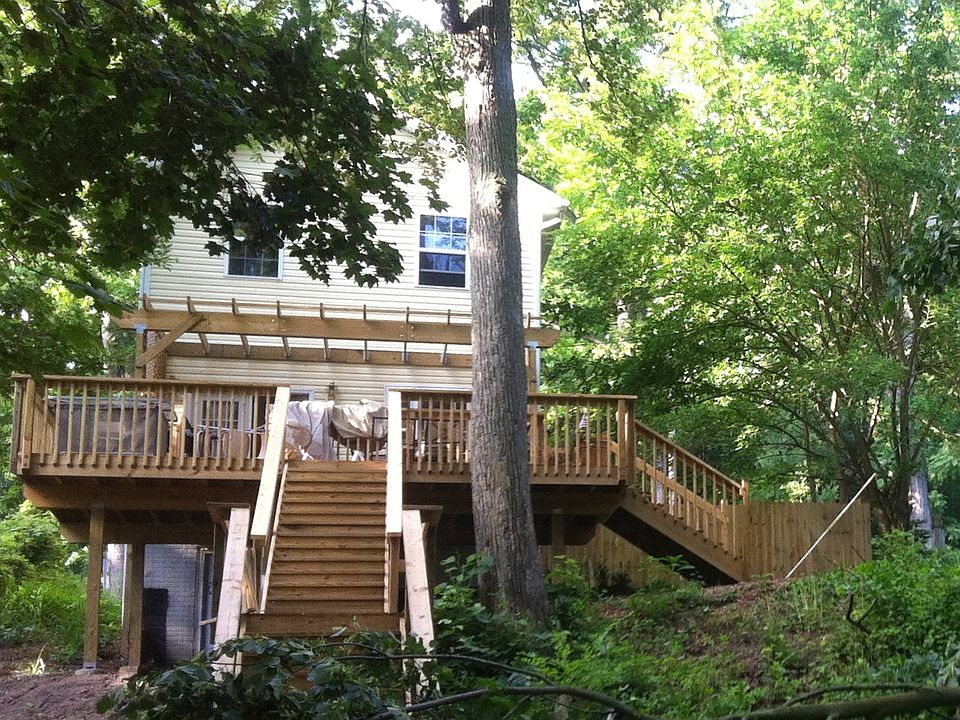 2nd image of 2320 Lakeview Dr
