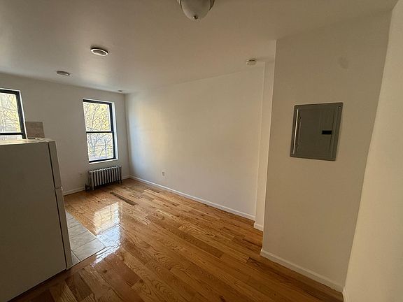 3rd image of 1068 Ward Ave #3A