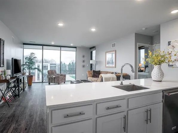 1 University Way #403, Iowa City, IA 52246