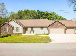 458 Circle Lake Dr, Bronston, KY 42518