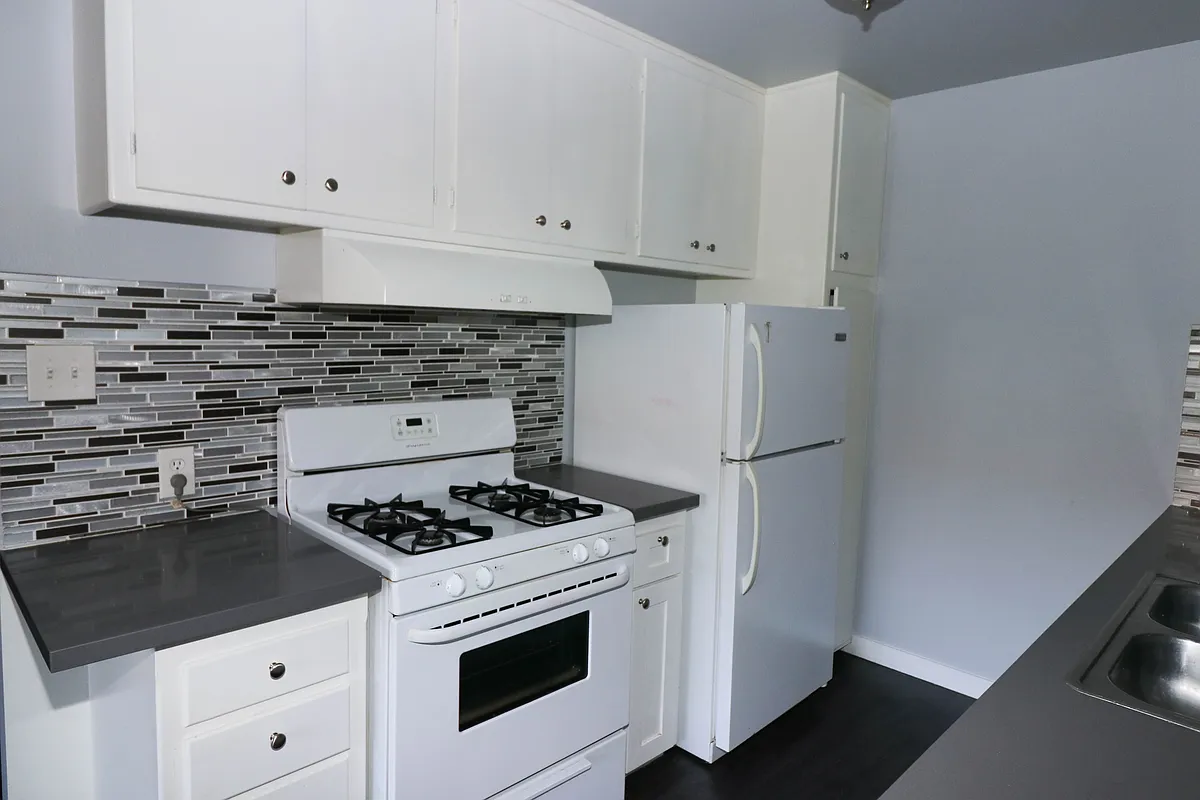 Building Photo - 3601 E Vermont St #15