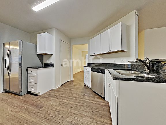 3rd image of 1126 Deer Pass St