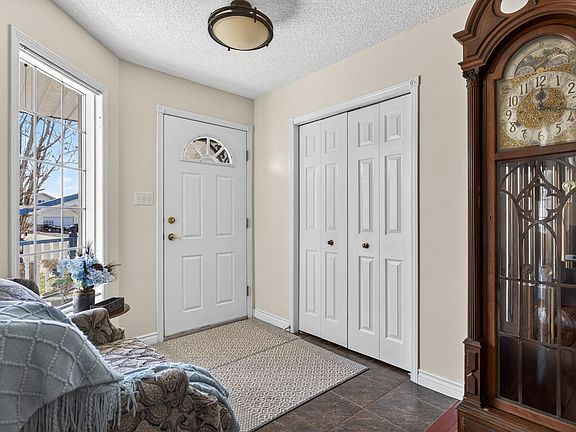 5th image of 3108 36b Ave NW
