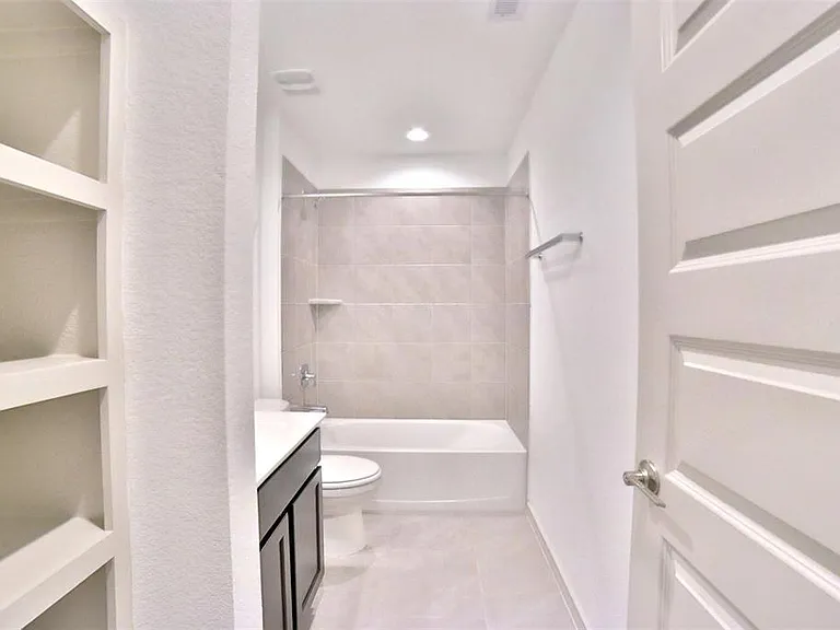 3810 Lila Lake Ln — Photo 8