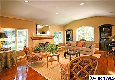 3rd image of 4325 Commonwealth Ave
