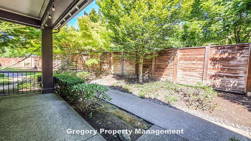 3 bed, 2.5 bath, 1900 sqft, $3,750 — Photo 4