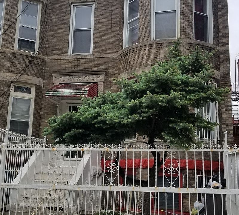 2nd image of 448 E 29th St