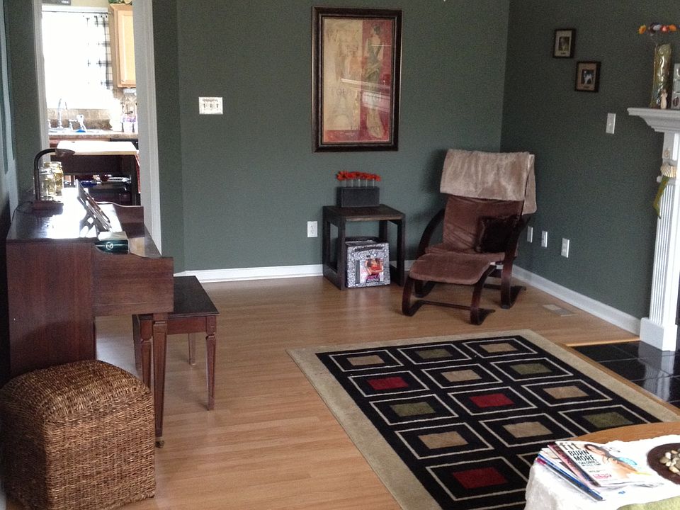 2nd image of 3215 Gaslight Ln