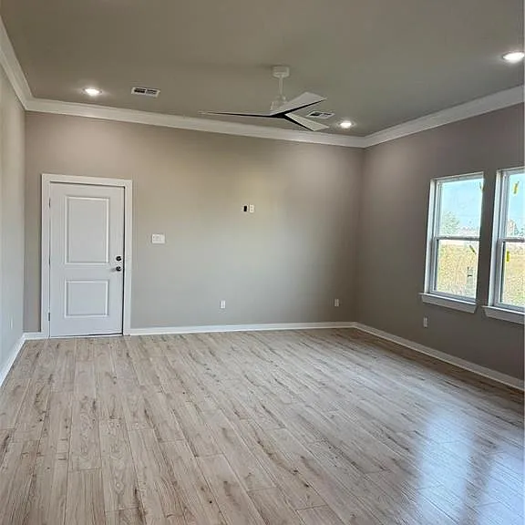 7600 Avalon Way — Photo 2
