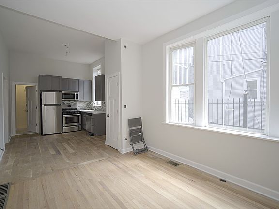2911 W Belmont #1 LR-Kitchen