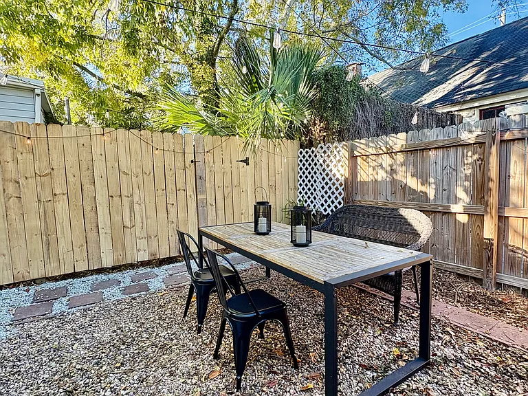 528 E Gordon Ln — Photo 15