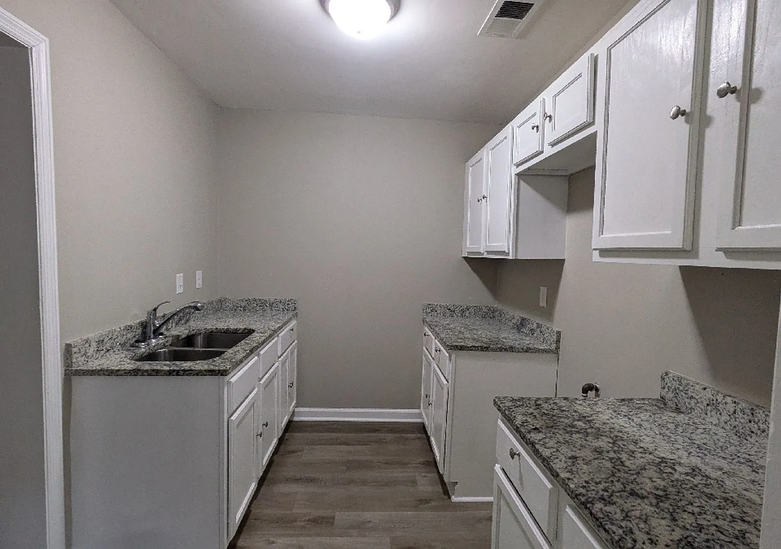 Charming 2-Bedroom Home with Comfortable Living Space — Photo 4