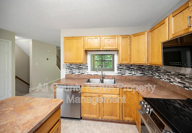 610 Kensington Dr — Photo 24