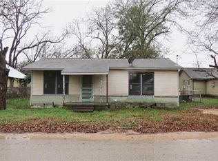633 N Wilcox St, Rockdale, TX 76567
