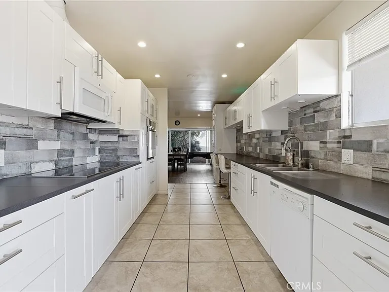 6732 Wooster Ave — Photo 10
