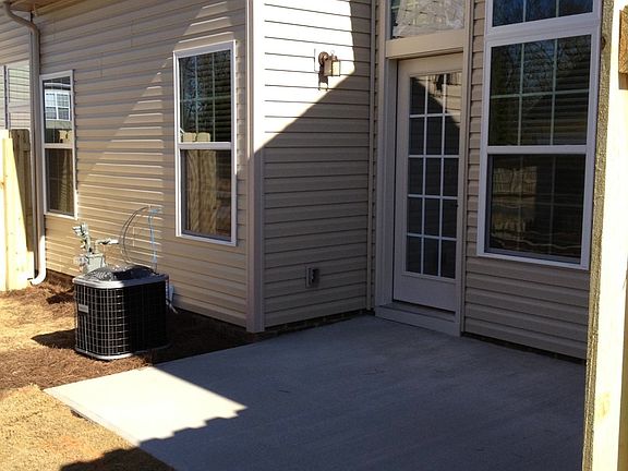 2nd image of 404 Cedar Pines Dr