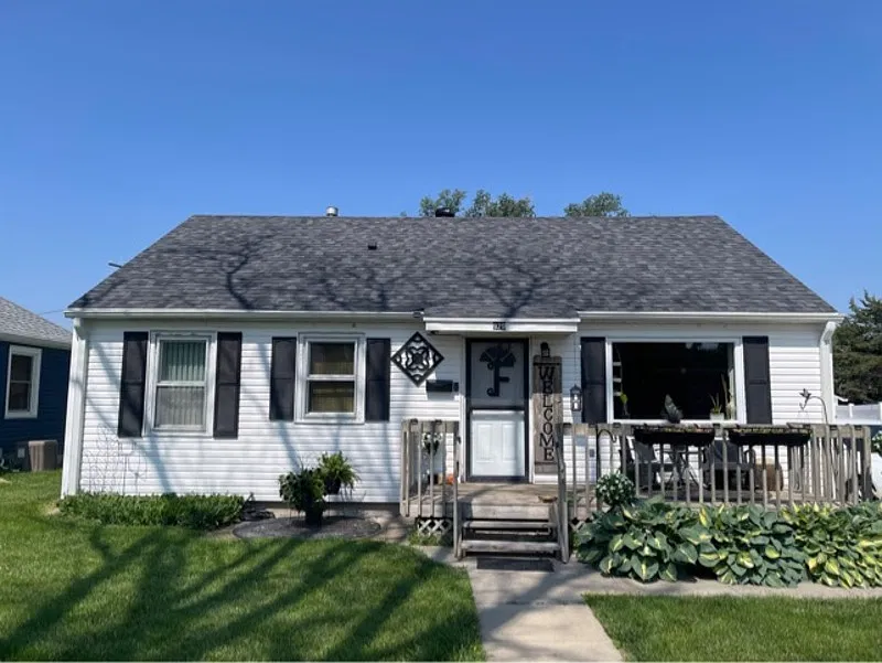 3 bed, 1.0 bath, 982 sqft, $1,650 — Photo 1
