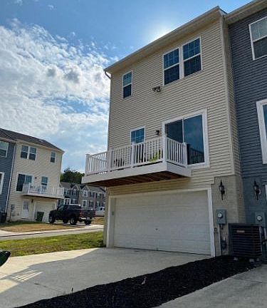 5th image of 8601 Rosecrans Ln