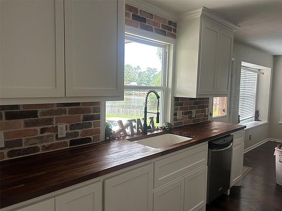 4th image of 423 Cape Conroe Dr