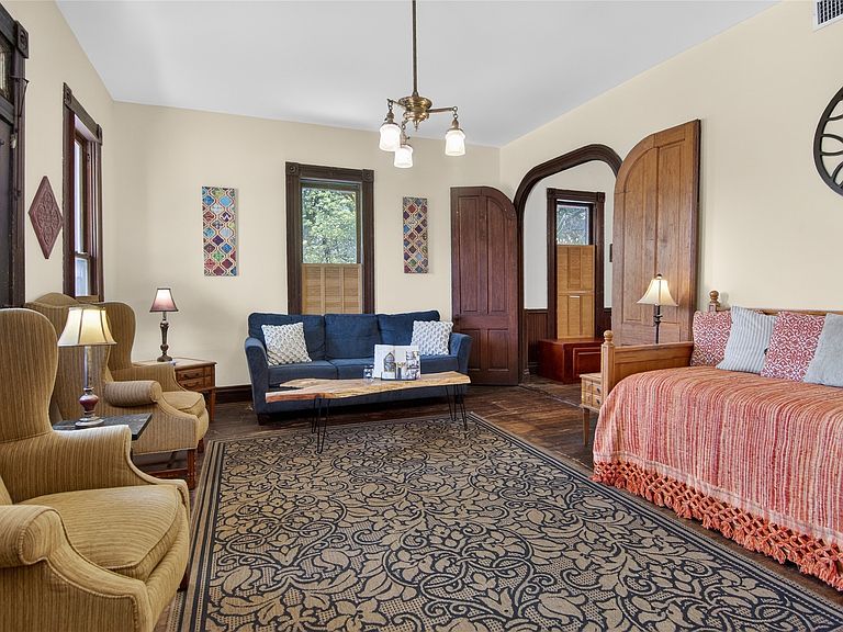 Listing photo 5