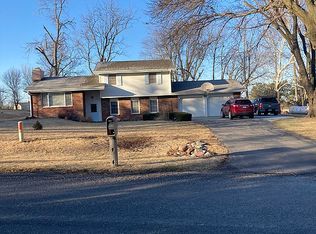 10101 Weeks Dr, Lincoln, NE 68516