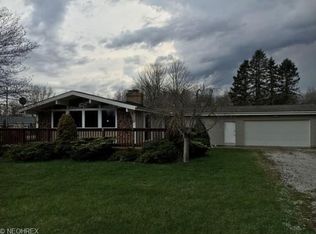 512 Peacock Ln, Roaming Shores, OH 44084