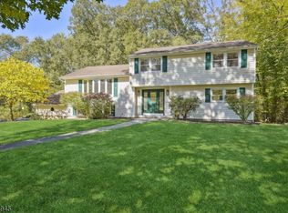 9 Northfield Ct, Livingston, NJ 07039