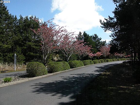 4th image of Royal Street Georges Dr #6600
