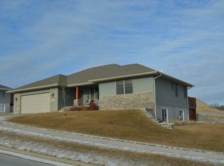 4263 Fieldcrest Dr, Sioux City, IA 51103