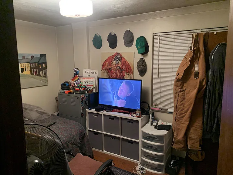 Middle Bedroom
