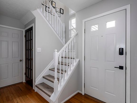 3rd image of 7494 Crestwood Ct