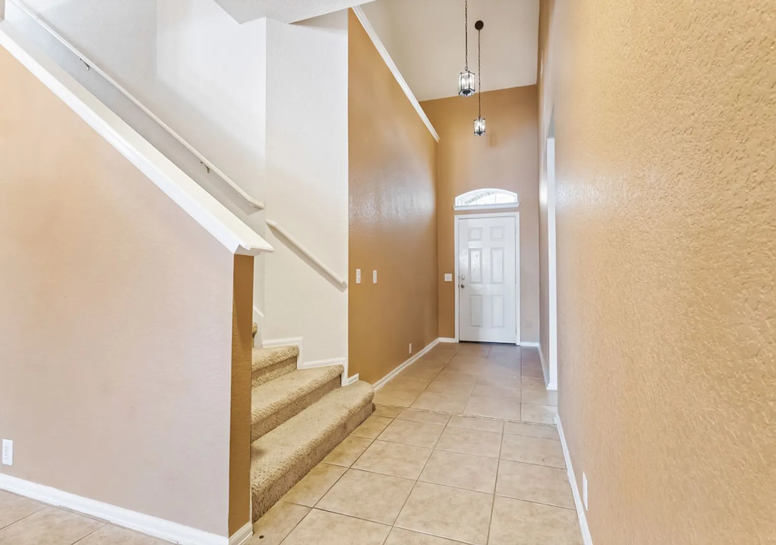 Spacious 4-Bedroom Home with Game Room & 3-Car Garage — Photo 4