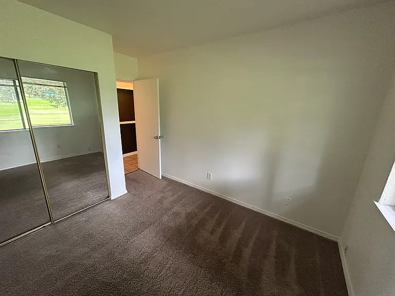 3707 Northshore Blvd NE #D — Photo 32