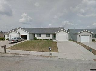 87 Cedar Dr, Clinton, IL 61727