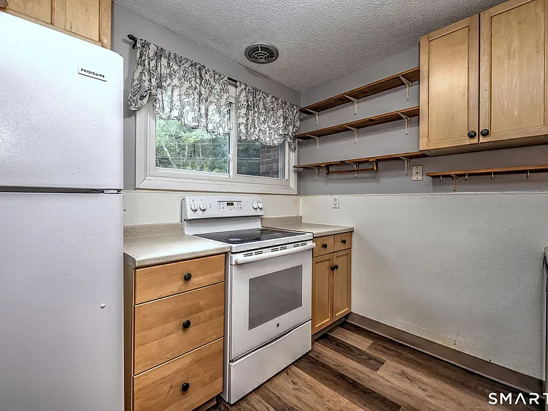 29 Anton Rd #D — Photo 16