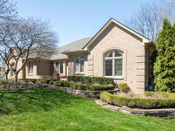 4601 Pier Dr, Troy, MI 48098