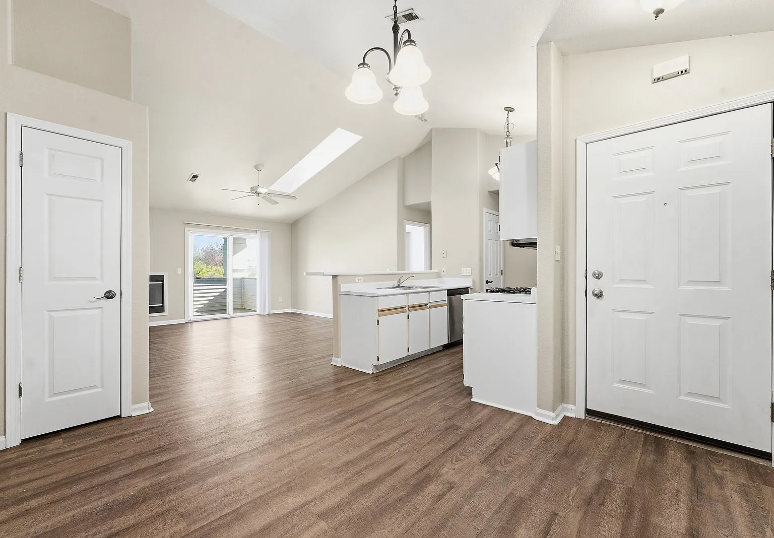 Oasis Apartments — Photo 2