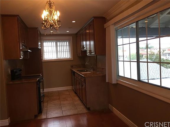 2nd image of 22901 Vanowen St APT 4