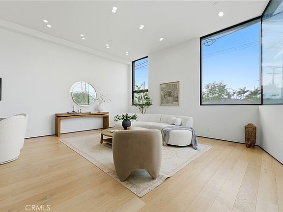 4th image of 3601 McLaughlin Ave