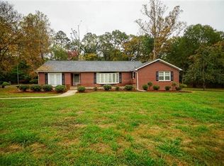 513 Virginia Dr, Yadkinville, NC 27055