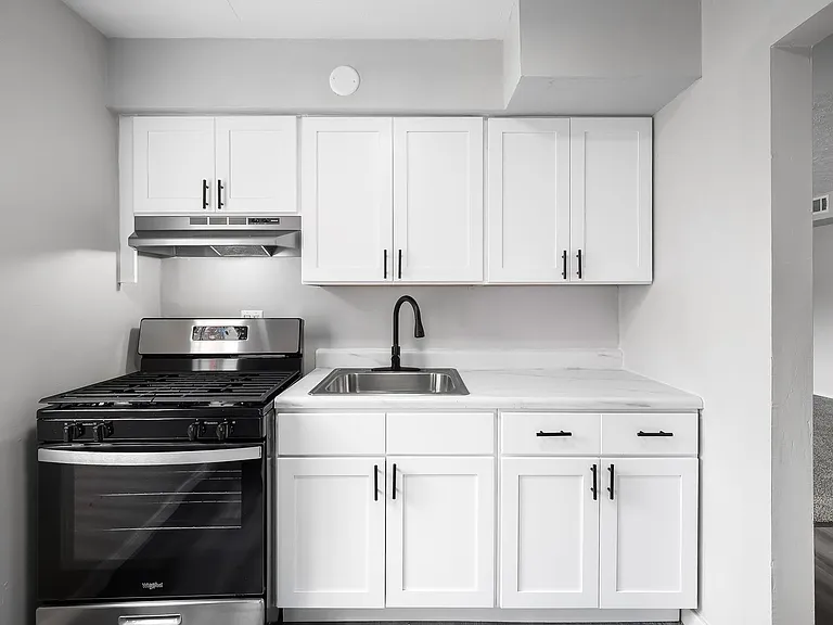 Heights Garden Apartments — Photo 2