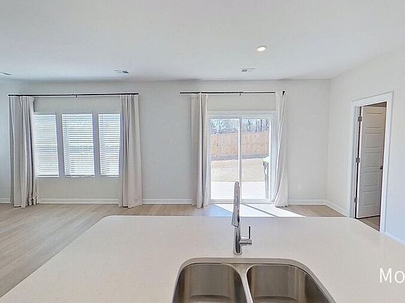 5th image of 269 Lavinia Cir